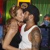 Luana Piovani e Pedro Scooby trocaram beijos durante a festa Bailinho, na Arena Banco Original, na madrugada desta segunda-feira, 6 de fevereiro de 2017