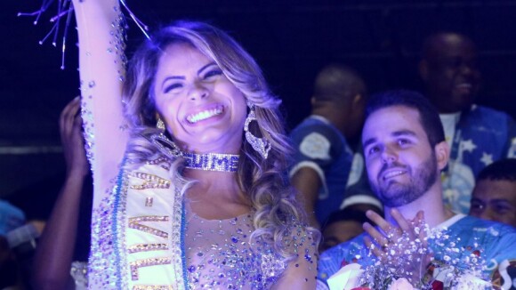 Lexa quer usar coleira à la Luma de Oliveira, com nome de MC Guimê, no Carnaval