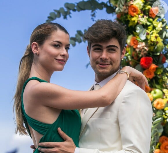 Léo Regis (Rafael Vitti) e Diana (Alinne Moraes) já haviam tentado se casar, mas a cerimônia acabou sendo interrompida pelo falso sequestro da mãe, Néia (Ana Beatriz Nogueira)