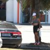De top, Juliana Paes deixa barriga sarada à mostra ao sair da academia na Barra da Tijuca, nesta segunda-feira, 6 de fevereiro de 2017
