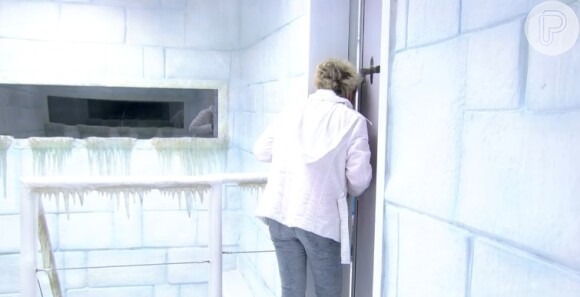 Ana Maria Braga se esconde atrás do quarto da Sibéria antes de anunciar chegada no quarto gelado do 'BBB 14'