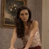 Loretta (Claudia Ohana) descobre que a filha de Lenita (Leticia Spiller) foi adotada por Marina e age de forma suspeita, sendo notada por Carol (Maria Joana), na novela 'Sol Nascente'