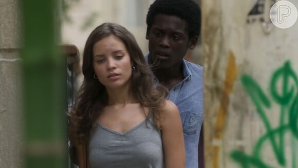 JF (Maicon Rodrigues) promete ser fiel à Luana (Joana Borges), mas volta a trair a namorada, na novela 'Rock Story'