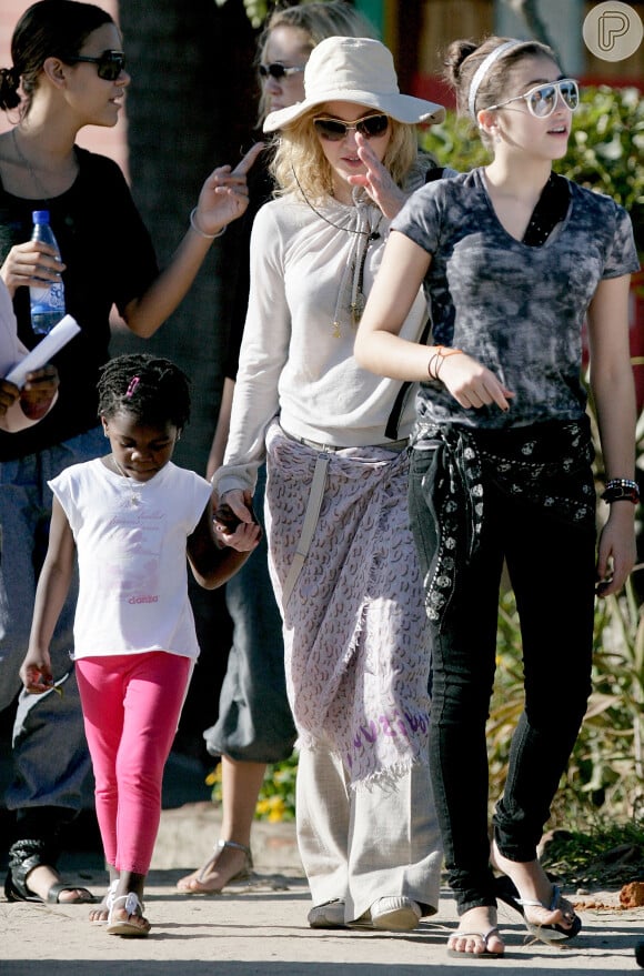 Madonna já é mãe de Lourdes Maria, Roccom, David Banda e Mercy James, adotados por ela no Malauí