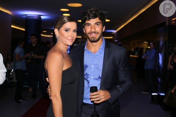 Deborah Secco chegou acompanhada do marido, Hugo Moura, na pré-estreia do filme '50 Tons Mais escuros', no shopping JK Iguatemi, em São Paulo, na noite desta quarta-feira, 8 de fevereiro de 2017