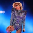 Lady Gaga surgiu com uma maquiagem carregada em seu show no intervalo do Super Bowl, em 5 de fevereiro de 2017, e impressionou ao mudar, em um piscar de olhos, para uma make delicada