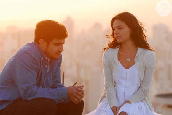 Caio Castro e Isis Valverde já formaram par romântico em 'Ti-Ti-Ti' (2010)