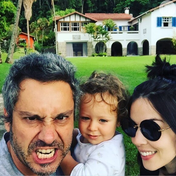 Alexandre Nero divide com seus seguidores nas redes sociais momentos divertidos com a família