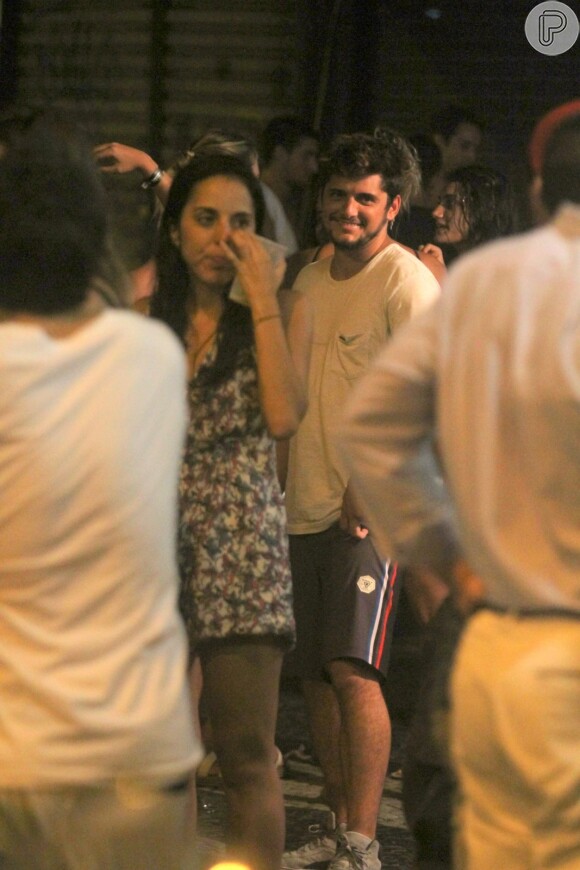 Bruno Gissoni, visto em bar sem Yanna Lavigne, exalta amizade entre os sexos em postagem neste domingo, dia 12 de fevereiro de 2017