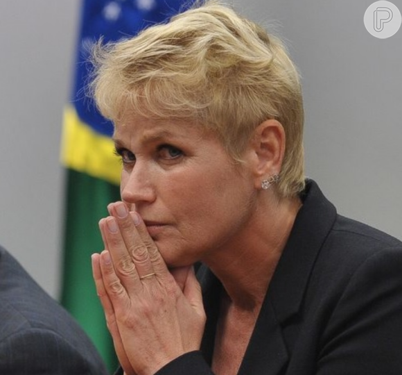 Xuxa lamentou a internação do pai, Luiz Floriano, em estado grave no CTI