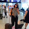 Grávida, Carol Castro usou look confortável em aeroporto no Rio de Janeiro
