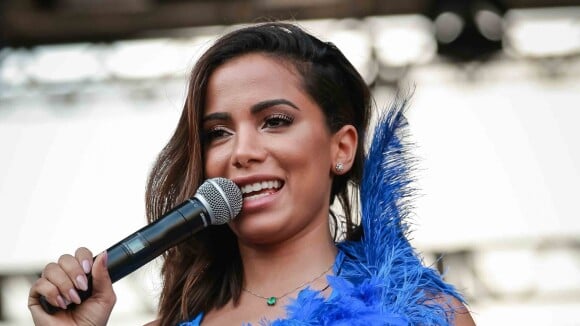 Anitta faz participação em show da Banda Eva, em SP: 'Carnaval já começou!'