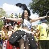 Emanuelle Araújo estreia no Carnaval de rua como rainha de bateria do Monobloco