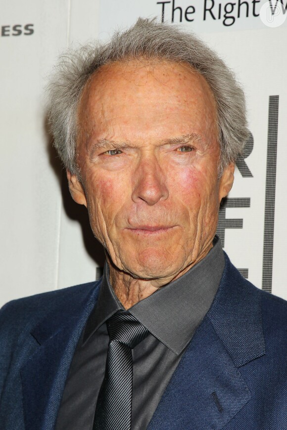 Clint Eastwood salva vida de homem engasgado com queijo
