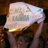 A rainha de bateria foi homenageada com cartaz durante o ensaio da Mocidade: 'Camila Silva a rainha que você respeita'