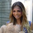 Em vídeo, a cantora Lexa, musa da Vila Isabel, ensina a fazer duas maquiagens de Carnaval