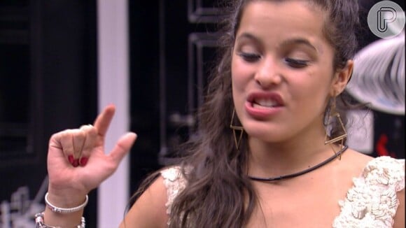 No 'Big Brother Brasil', Emilly deixa Roberta chorando ao gritar: 'Em vez de me prestigiar porque eu não fui eliminada você resolve ficar aí na geral. O mínimo que poderia fazer era ficar do meu lado. Isso são atitudes involuntárias de descaso'