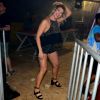 A dançarina Lorena Improta requebrou ao som de axé nos bastidores do show de Léo Santana no circuito extra-oficial do Carnaval de Salvador, na noite desta terça-feira (21)