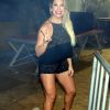 A dançarina Lorena Improta requebrou ao som de axé nos bastidores do show de Léo Santana no circuito extra-oficial do Carnaval de Salvador, na noite desta terça-feira (21)