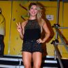 Lorena Improta exibiu as pernas torneadas no circuito extra-oficial do Carnaval de Salvador, na noite desta terça-feira (21)