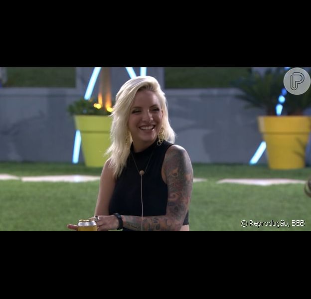 Bbb 14 Clara Diz Para Diego Que Ja Rolou Algo Com Vanessa Sob O Edredom Purepeople