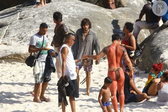 Chay Suede gravou cenas da novela 'Novo Mundo' em praia do Rio de Janeiro nesta quarta-feira, 22 de fevereiro de 2017
