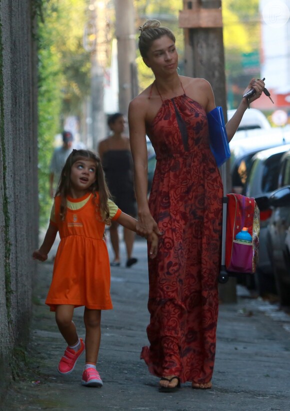 Grazi Massafera aproveita o Carnaval com a filha, Sofia, de 5 anos: 'A gente se fantasia'