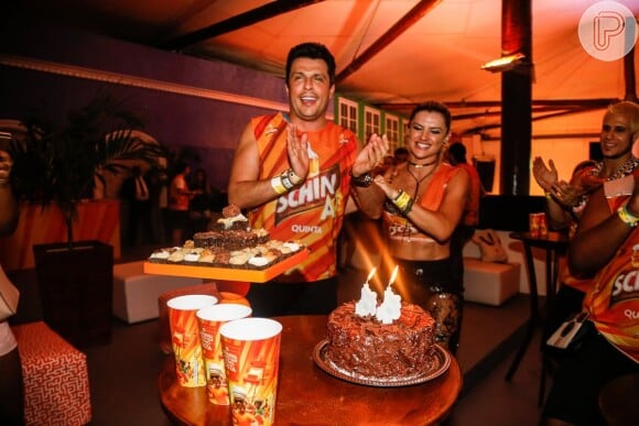 Wellington Muniz, o Ceará, foi surpreendido pela mulher ao ganhar um bolo de aniversário
