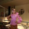 Com um body rosa, Ivete Sangalo se apresentou no circuito Barra-Ondina, em Salvador, na quinta-feira, 23 de fevereiro de 2017. Para o look, a cantora se inspirou em sua música de trabalho 'O Doce'