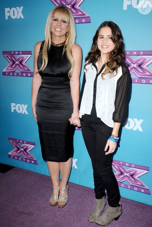 Britney Spears chegou à final do 'The X-Factor' com a candidata Carly Rose Sonenclar, de apenas 13 anos, que ficou com o segundo lugar