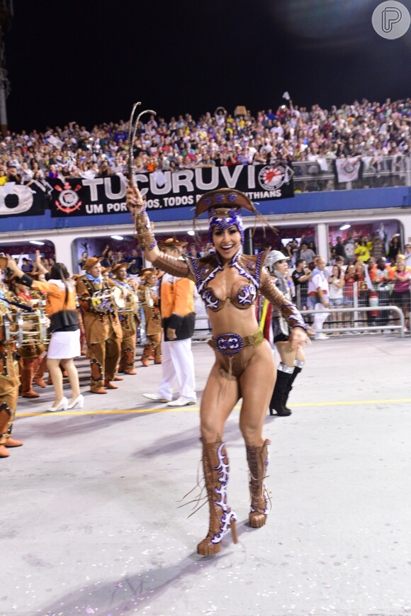 Sabrina Sato se atrasou para o desfile da Gaviões da Fiel na madrugada deste sábado, 25 de fevereiro de 2017