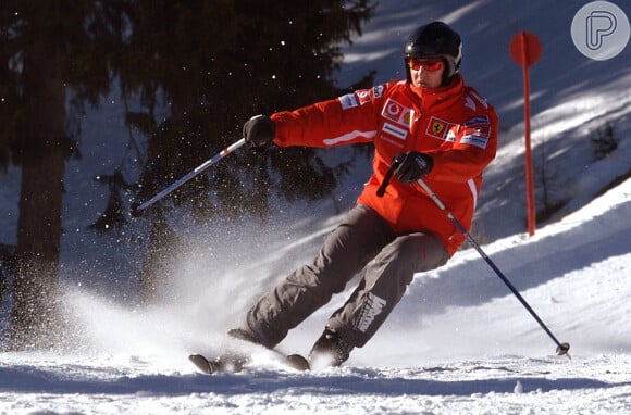 Michael Schumacher sofreu um grave acidente em dezembro após bater a cabeça durante uma queda enquanto esquiava, na França