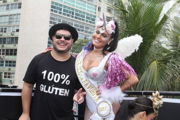 Famosas como Bruna Marquezine, Isis Valverde, Juliana Paes e mais curtiram o Bloco da Favorita neste sábado, 25 de fevereiro de 2017