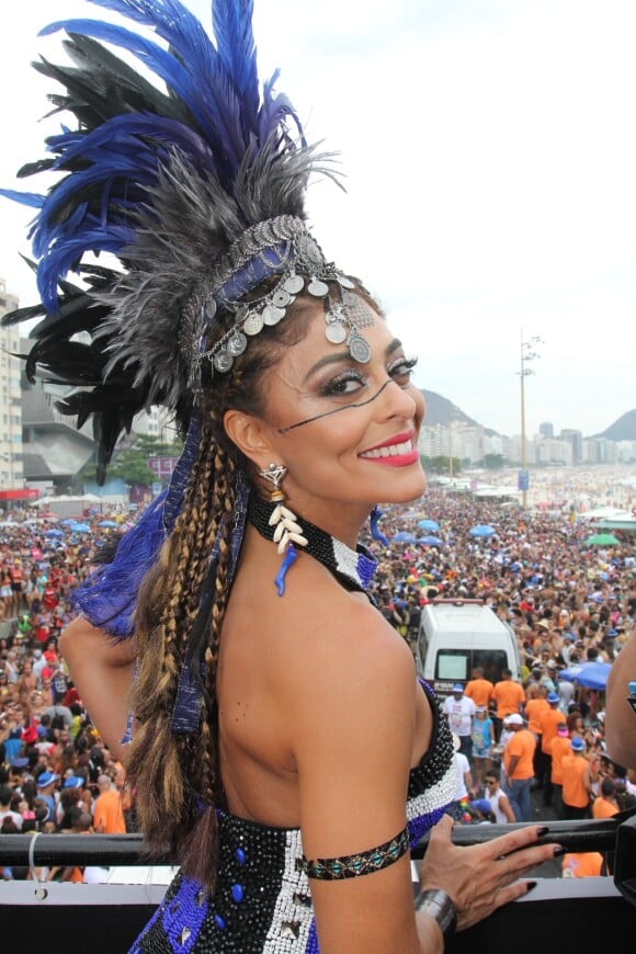 Famosas como Bruna Marquezine, Isis Valverde, Juliana Paes e mais curtiram o Bloco da Favorita neste sábado, 25 de fevereiro de 2017