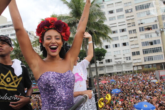 Famosas como Bruna Marquezine, Isis Valverde, Juliana Paes e mais curtiram o Bloco da Favorita neste sábado, 25 de fevereiro de 2017