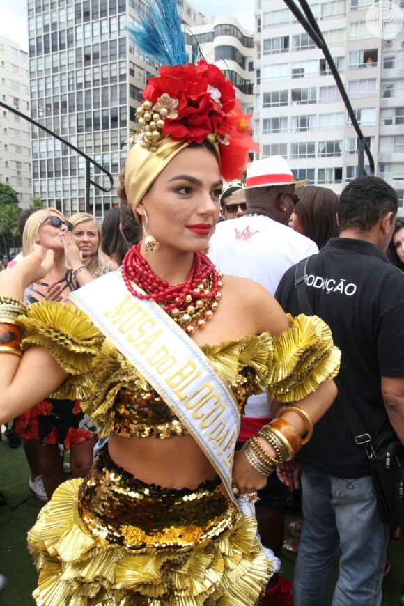 Famosas como Bruna Marquezine, Isis Valverde, Juliana Paes e mais curtiram o Bloco da Favorita neste sábado, 25 de fevereiro de 2017