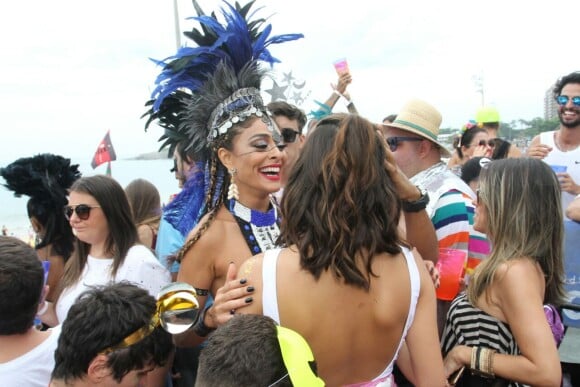 Famosas como Bruna Marquezine, Isis Valverde, Juliana Paes e mais curtiram o Bloco da Favorita neste sábado, 25 de fevereiro de 2017