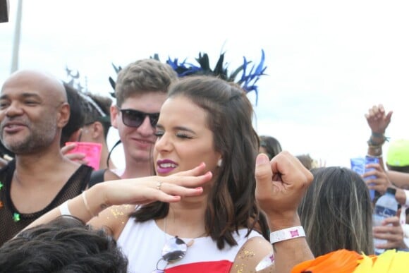 Famosas como Bruna Marquezine, Isis Valverde, Juliana Paes e mais curtiram o Bloco da Favorita neste sábado, 25 de fevereiro de 2017