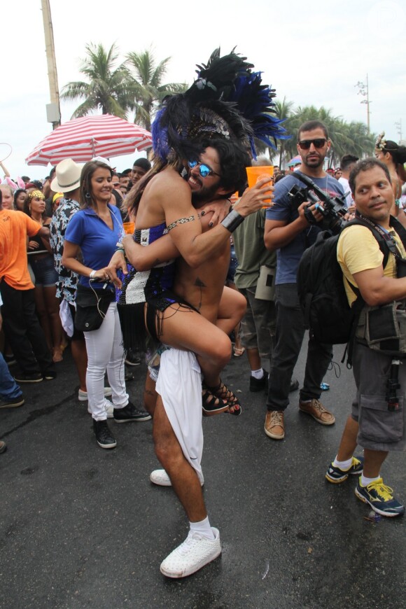 Famosas curtiram Bloco da Favorita neste sábado, 25 de fevereiro de 2017, no Rio de Janeiro