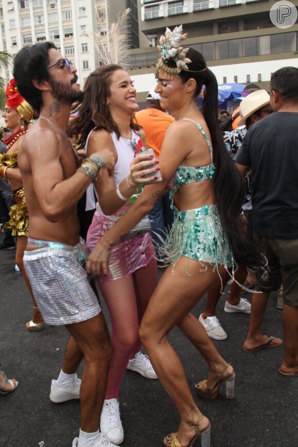 Famosas curtiram o Bloco da Favorita neste sábado, 25 de fevereiro de 2017, no Rio de Janeiro