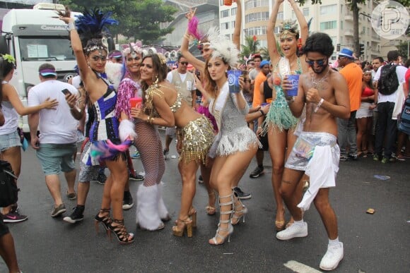 Famosas curtiram o Bloco da Favorita neste sábado, 25 de fevereiro de 2017