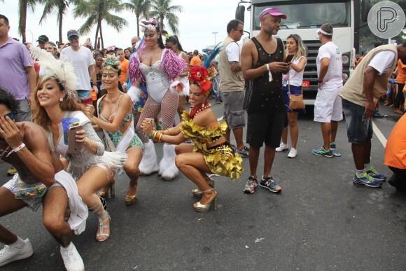 Famosas curtiram o Bloco da Favorita neste sábado, 25 de fevereiro de 2017