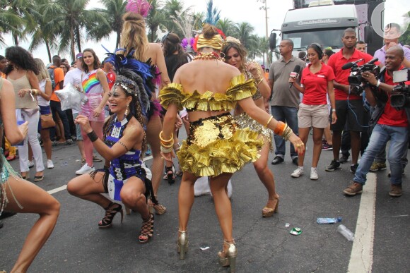 Famosas curtiram o Bloco da Favorita neste sábado, 25 de fevereiro de 2017