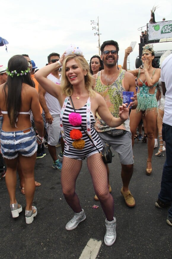 Famosas curtiram o Bloco da Favorita neste sábado, 25 de fevereiro de 2017