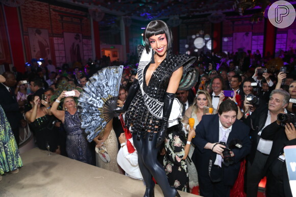 O baile de Carnaval do Copacabana Palace reuniu famosos na noite deste sábado, 25 de fevereiro de 2017