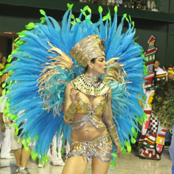 Luciana Gimenez desfilou pela Grande Rio com fantasia de deusa do Egito