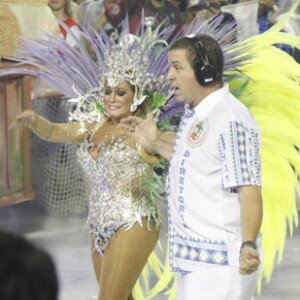 Susana Vieira desfila pelo 16º anos no Carnaval do Rio de Janeiro