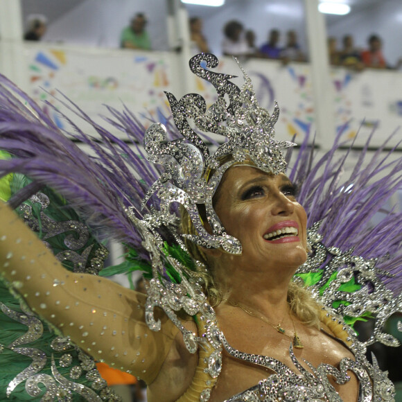 Susana Vieira se emociona durante desfile da Grande Rio na Sapucaí