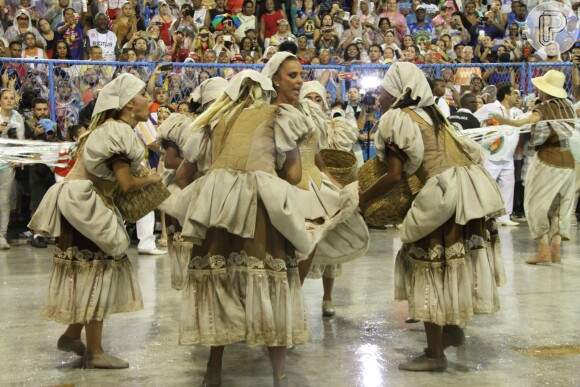 Ivete Sangalo levanta o público na Sapucaí na comissão de frente da Grande Rio em desfile da escola neste domingo, 26 de fevereiro de 2017