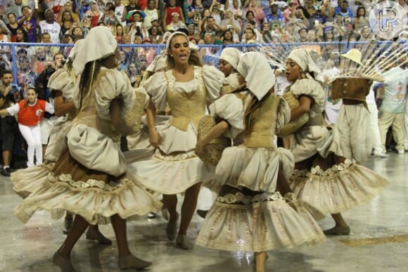 Ivete Sangalo levanta o público na Sapucaí na comissão de frente da Grande Rio em desfile da escola neste domingo, 26 de fevereiro de 2017